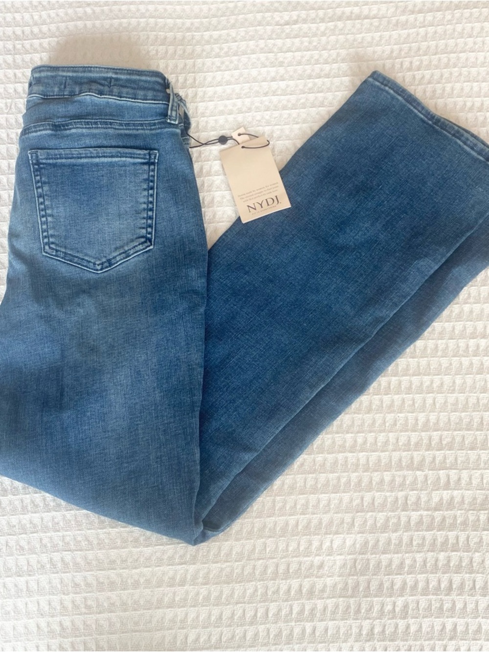 NYDJ Bootcut Jeans in Medium Blue Wash size 2 NWT
